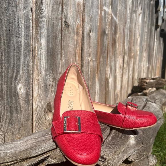 Kenneth Cole Reaction red gold flash buckle flat loafer size 7.5 - Picture 9 of 17